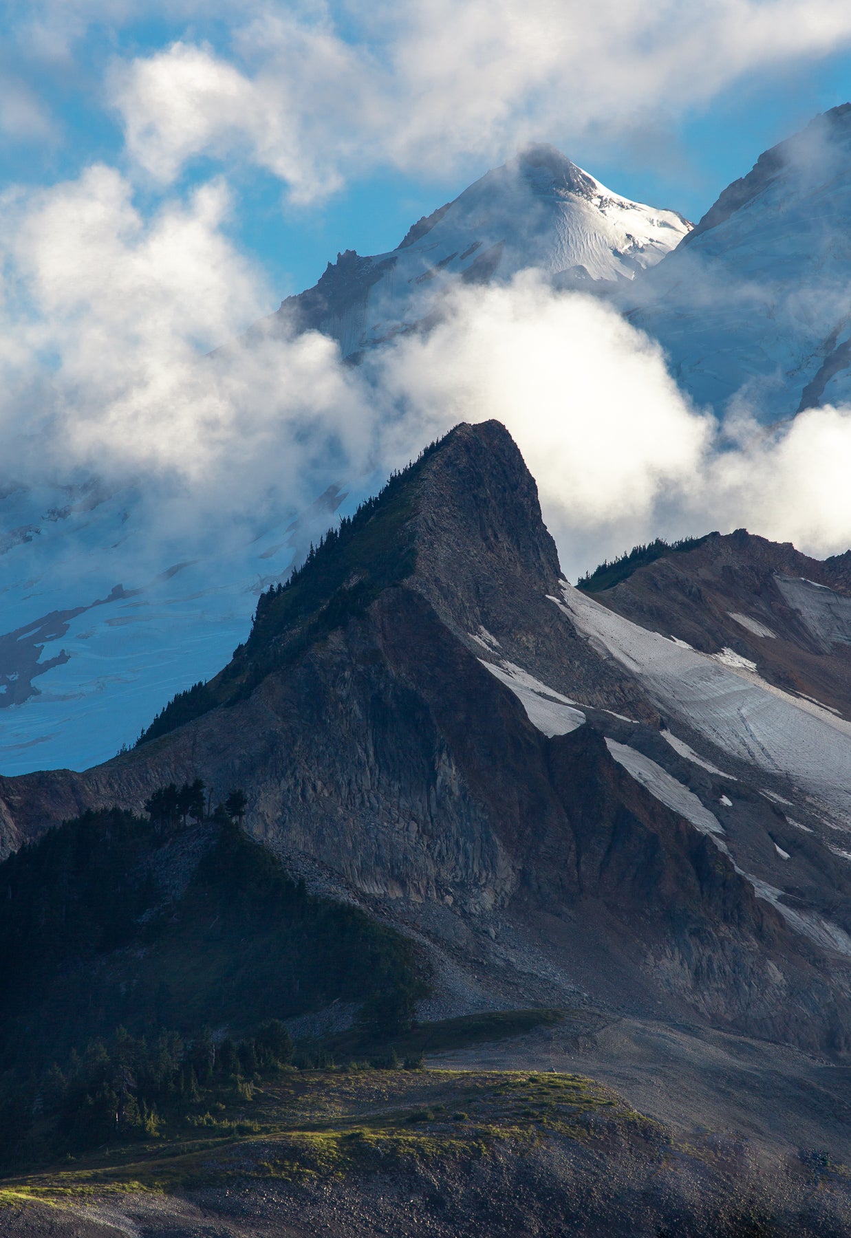 Hiking Mt. Baker and the North Cascades: Selected Walks Around Koma Kulshan (Mt. Baker) & the North Cascades