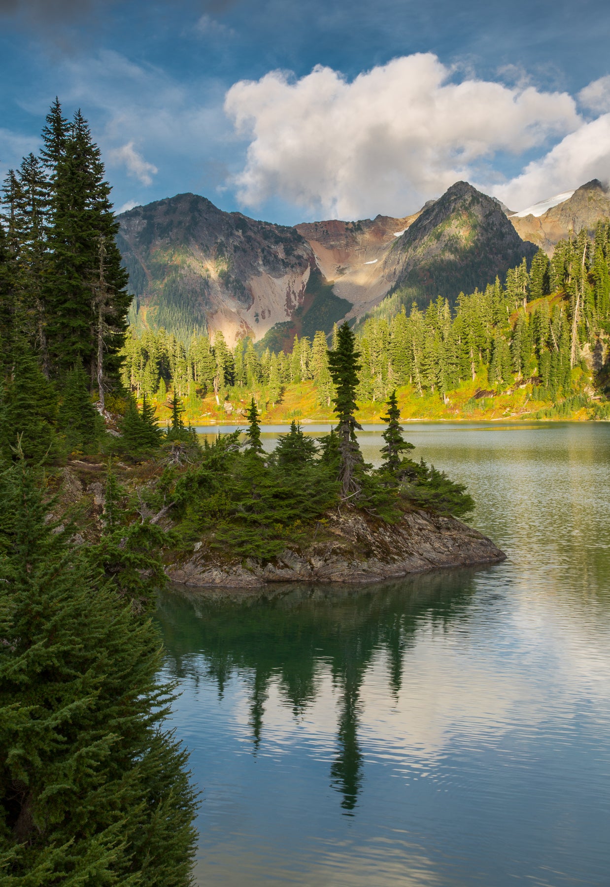 Hiking Mt. Baker and the North Cascades: Selected Walks Around Koma Kulshan (Mt. Baker) & the North Cascades