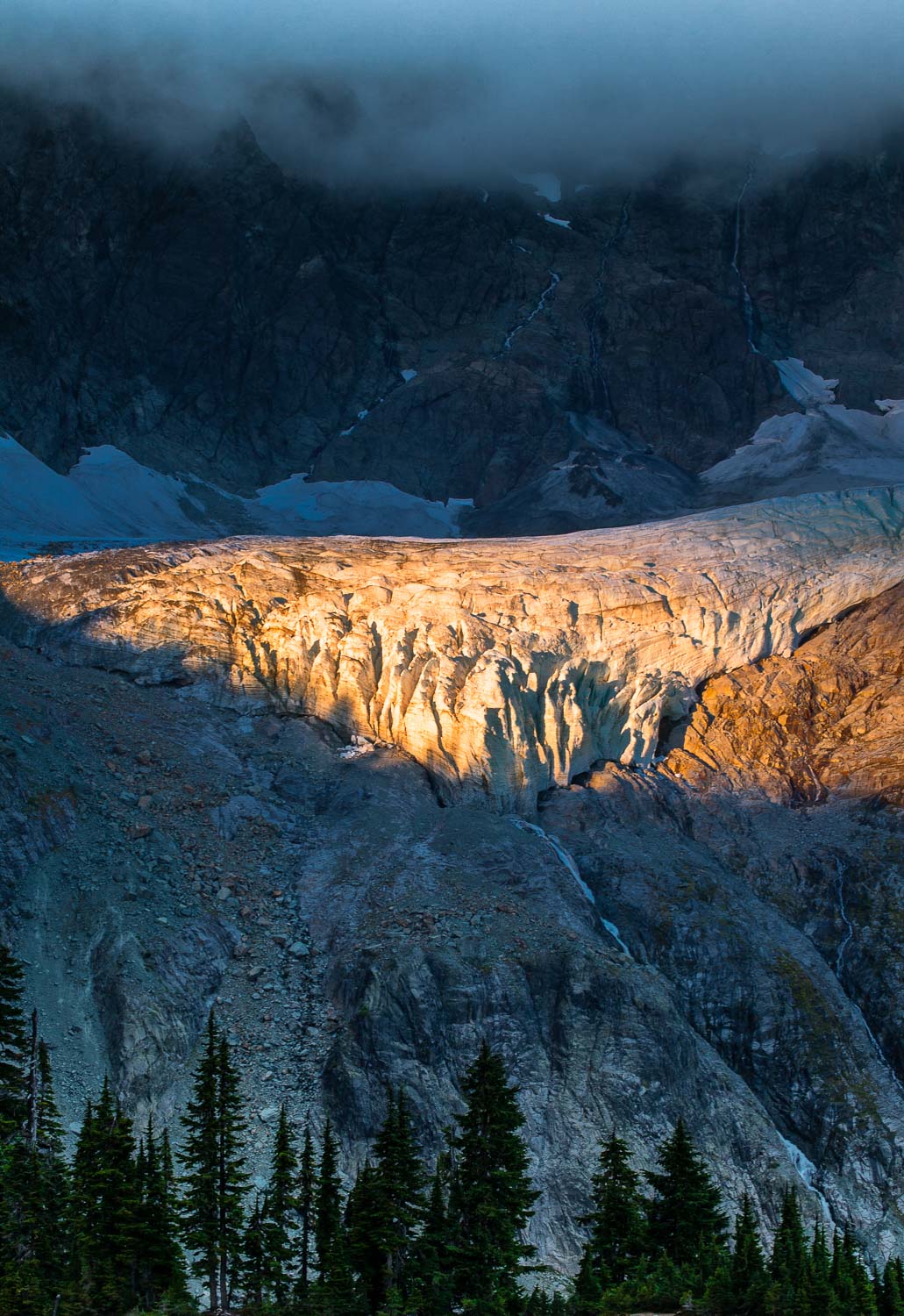 Hiking Mt. Baker and the North Cascades: Selected Walks Around Koma Kulshan (Mt. Baker) & the North Cascades