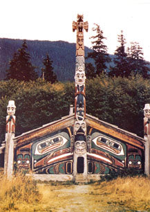 Totem Poles [洋書] image?src=Images/live/2022-11/