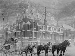 Stagecoaches: across the American West 1850-1920